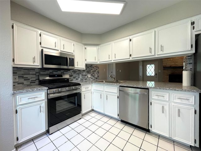 1008 Cresswell DR, Pflugerville, TX 78660
