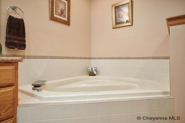 6224 NORTHVIEW DR, Cheyenne, WY 82009