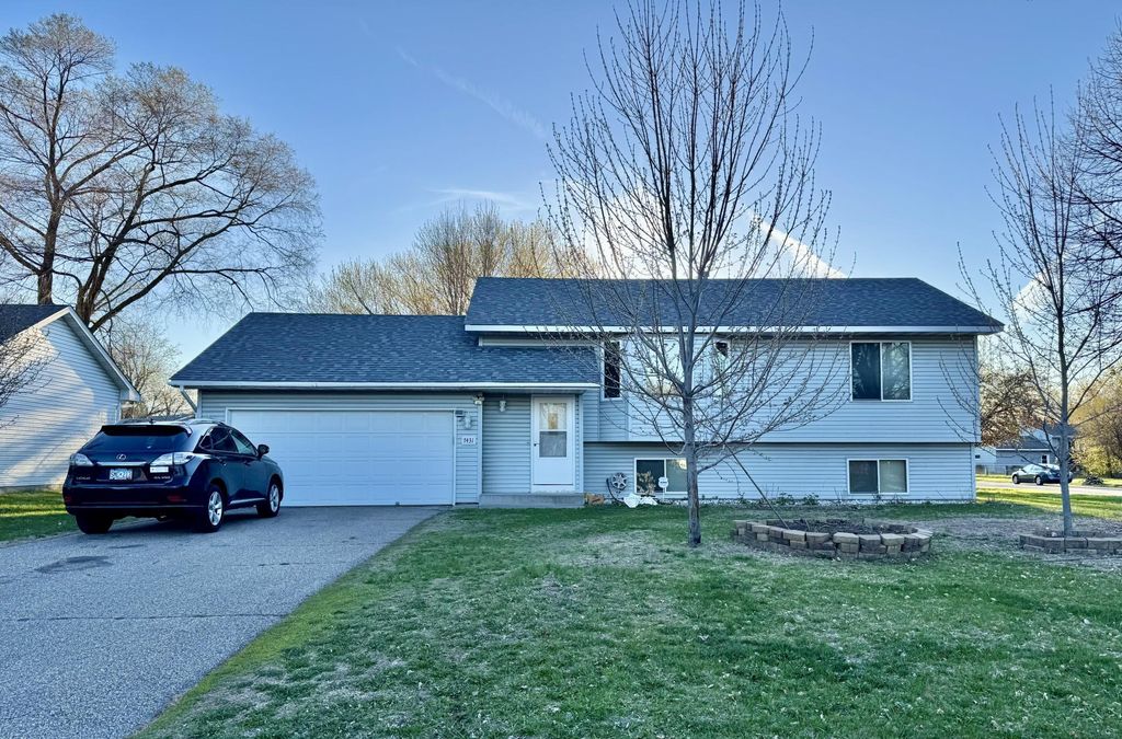 7431 Dupont Avenue N, Brooklyn Park, MN 55444