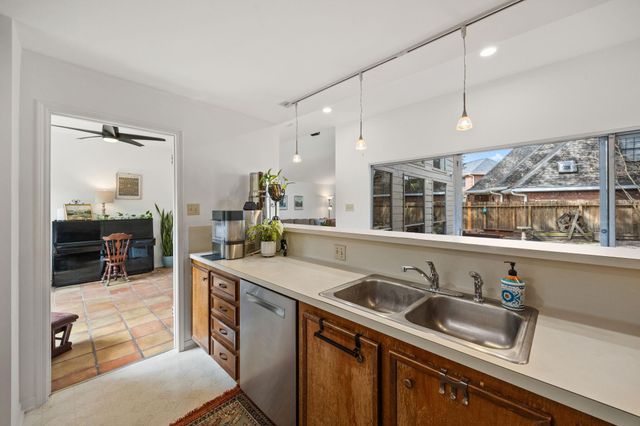 8011 Suspiro Drive, Houston, TX 77083