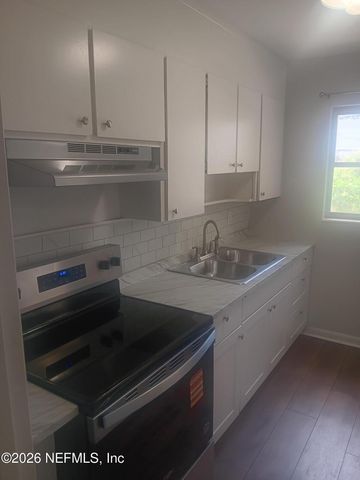7405 DEEPWOOD Drive, Jacksonville, FL 32244