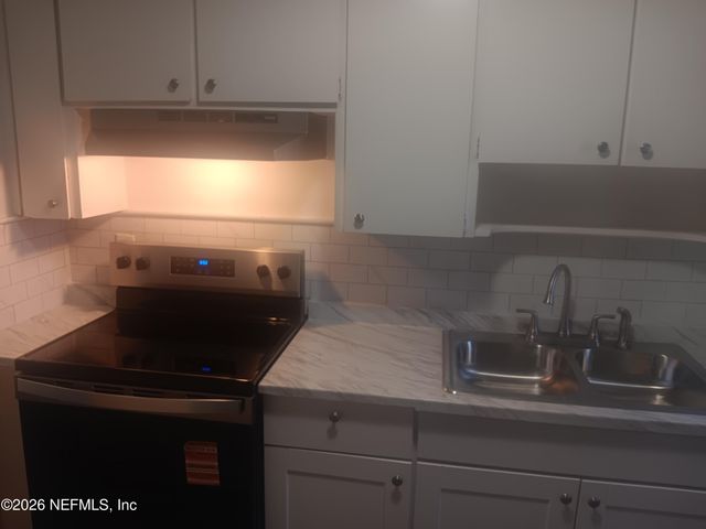 7405 DEEPWOOD Drive, Jacksonville, FL 32244