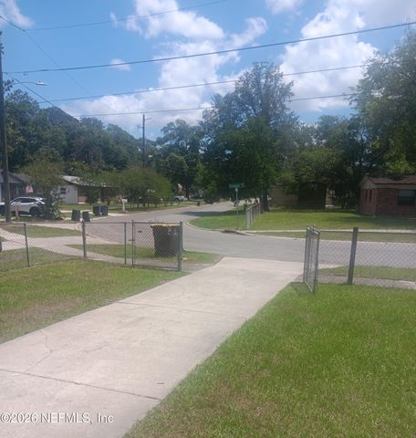 7405 DEEPWOOD Drive, Jacksonville, FL 32244