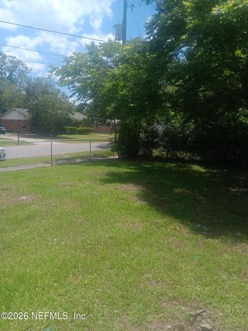 7405 DEEPWOOD Drive, Jacksonville, FL 32244