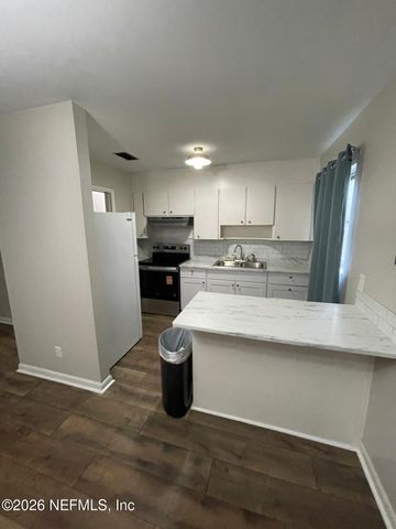 7405 DEEPWOOD Drive, Jacksonville, FL 32244