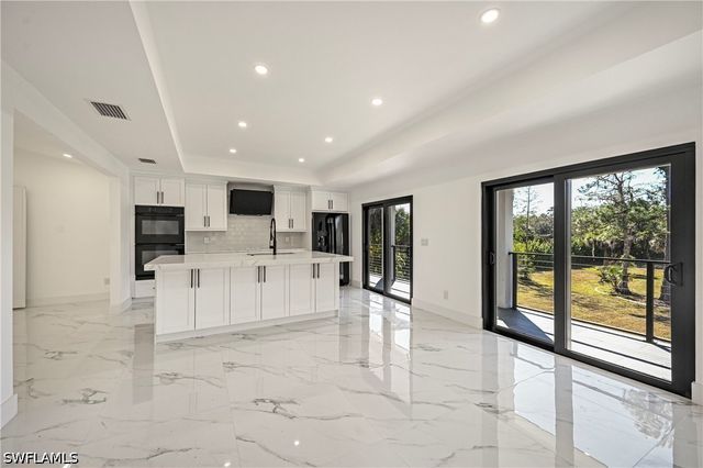 240 33rd AVE NE, Naples, FL 34120