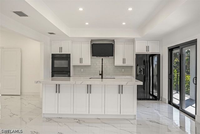 240 33rd AVE NE, Naples, FL 34120