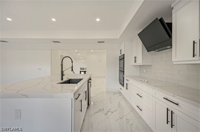 240 33rd AVE NE, Naples, FL 34120