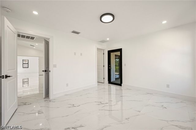 240 33rd AVE NE, Naples, FL 34120