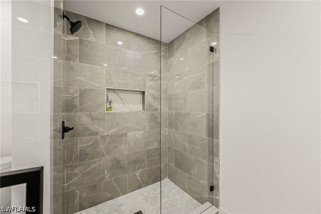 240 33rd AVE NE, Naples, FL 34120