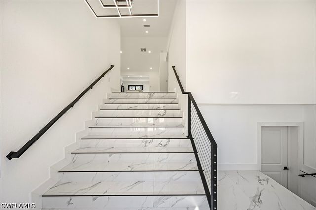 240 33rd AVE NE, Naples, FL 34120