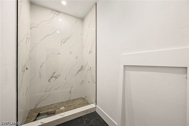 240 33rd AVE NE, Naples, FL 34120