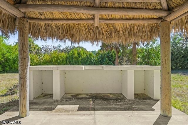 240 33rd AVE NE, Naples, FL 34120