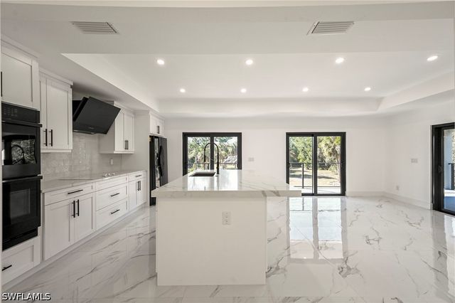 240 33rd AVE NE, Naples, FL 34120