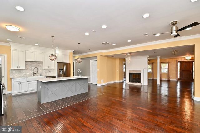 8018 FORDSON RD, Alexandria, VA 22306