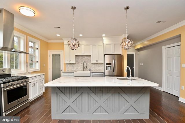 8018 FORDSON RD, Alexandria, VA 22306