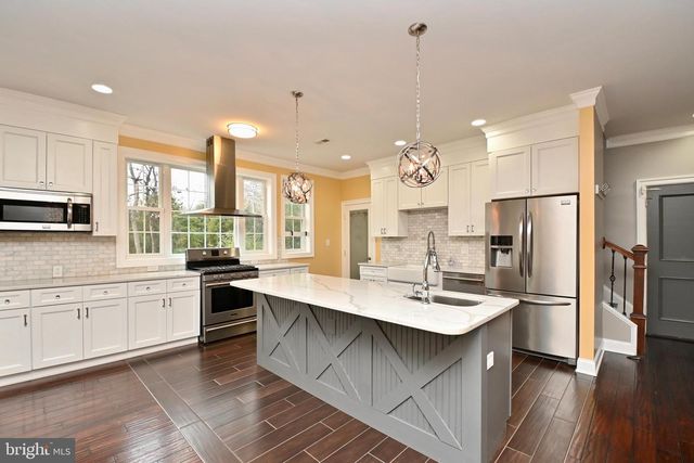 8018 FORDSON RD, Alexandria, VA 22306