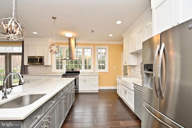 8018 FORDSON RD, Alexandria, VA 22306