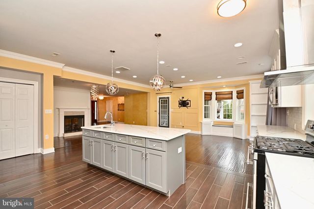 8018 FORDSON RD, Alexandria, VA 22306