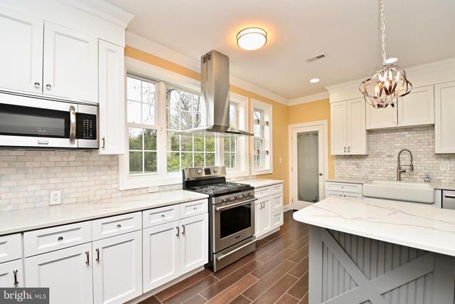 8018 FORDSON RD, Alexandria, VA 22306