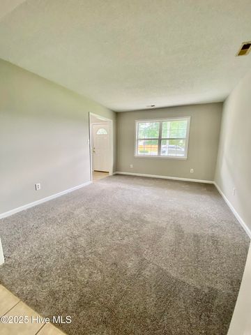 208 Brentcreek Circle, Jacksonville, NC 28546