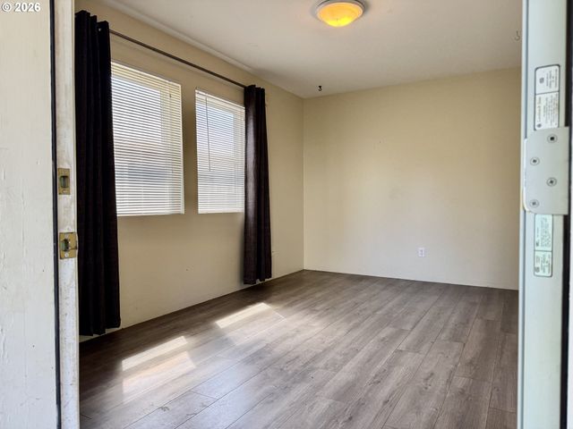 7252 N JORDAN Ave, Portland, OR 97203