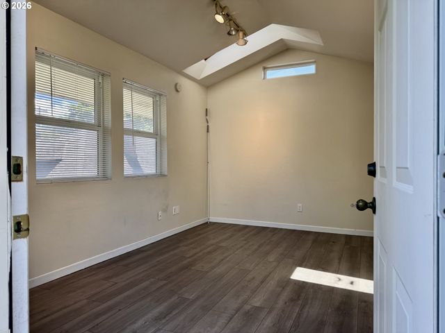 7252 N JORDAN Ave, Portland, OR 97203