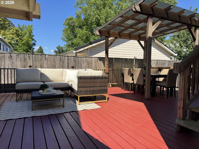 7252 N JORDAN Ave, Portland, OR 97203