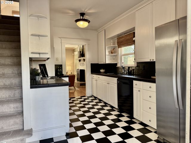 7252 N JORDAN Ave, Portland, OR 97203