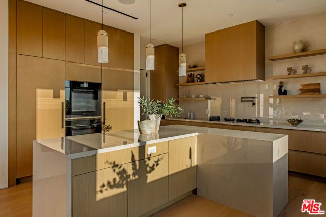 1511 Skylark Lane, Los Angeles, CA 90069