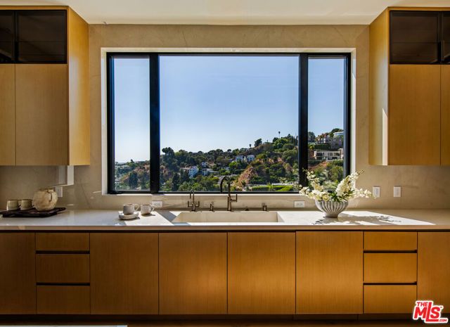 1511 Skylark Lane, Los Angeles, CA 90069