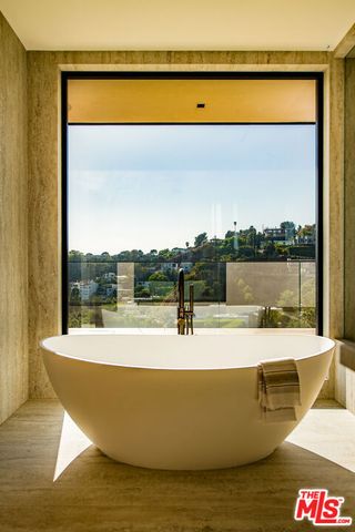 1511 Skylark Lane, Los Angeles, CA 90069