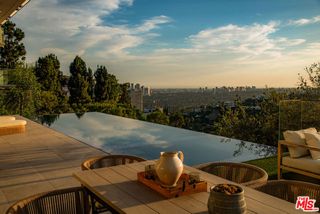 1511 Skylark Lane, Los Angeles, CA 90069