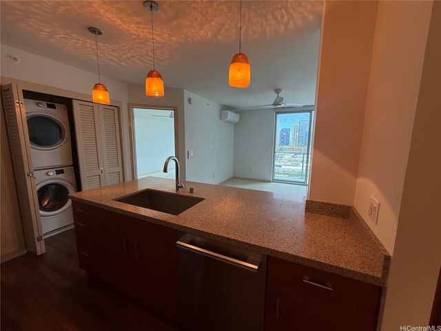 555 South Street 1804, Honolulu, HI 96813