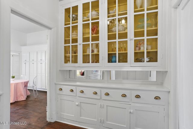 818 Pinehurst Place, Jackson, MS 39202