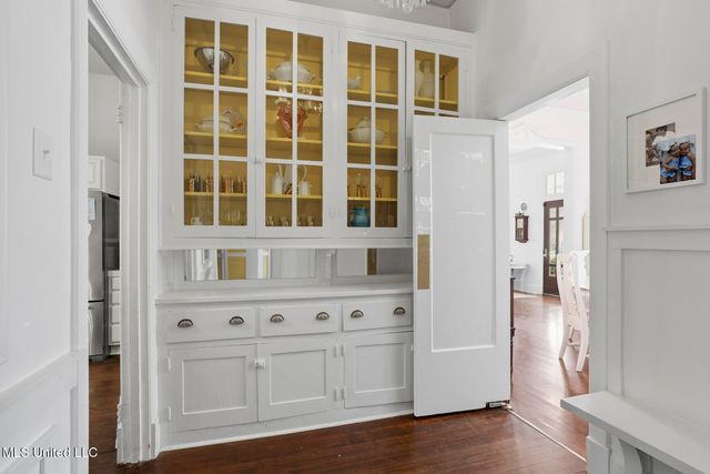 818 Pinehurst Place, Jackson, MS 39202