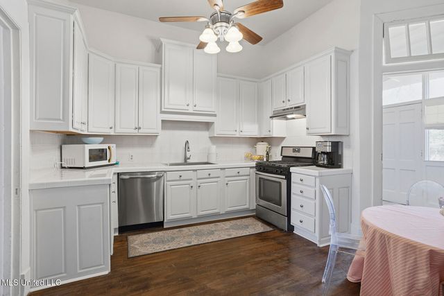 818 Pinehurst Place, Jackson, MS 39202