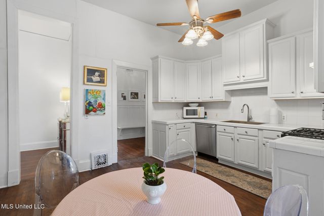 818 Pinehurst Place, Jackson, MS 39202