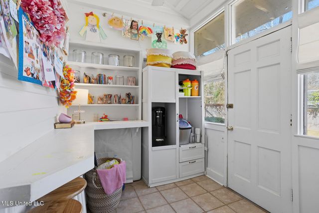 818 Pinehurst Place, Jackson, MS 39202