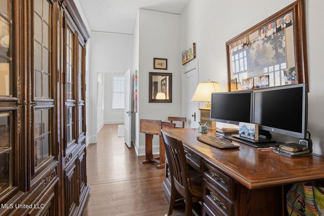 818 Pinehurst Place, Jackson, MS 39202