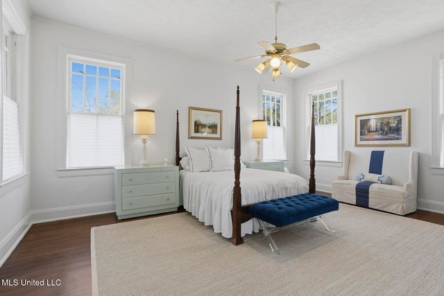 818 Pinehurst Place, Jackson, MS 39202