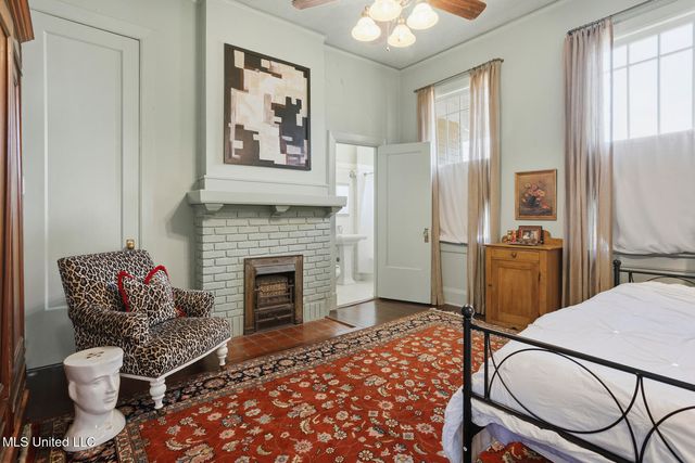 818 Pinehurst Place, Jackson, MS 39202