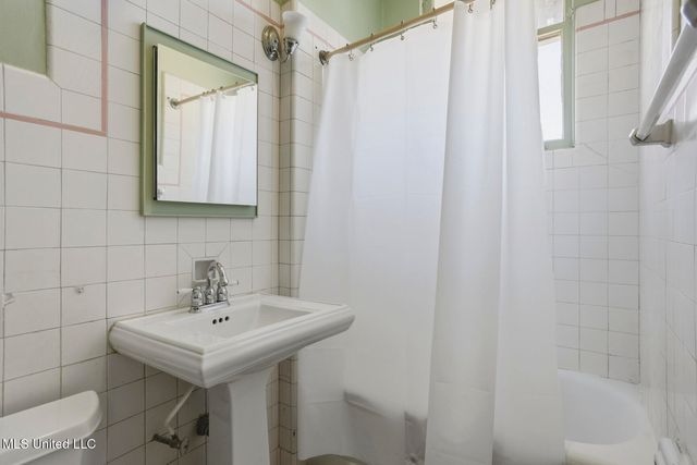 818 Pinehurst Place, Jackson, MS 39202