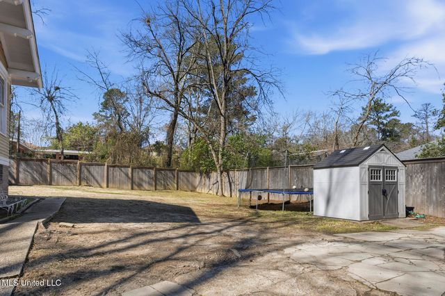 818 Pinehurst Place, Jackson, MS 39202