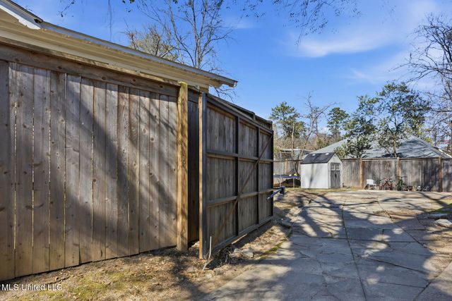 818 Pinehurst Place, Jackson, MS 39202