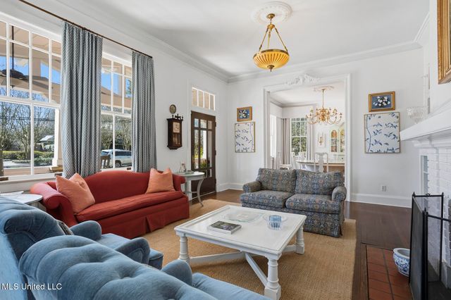 818 Pinehurst Place, Jackson, MS 39202