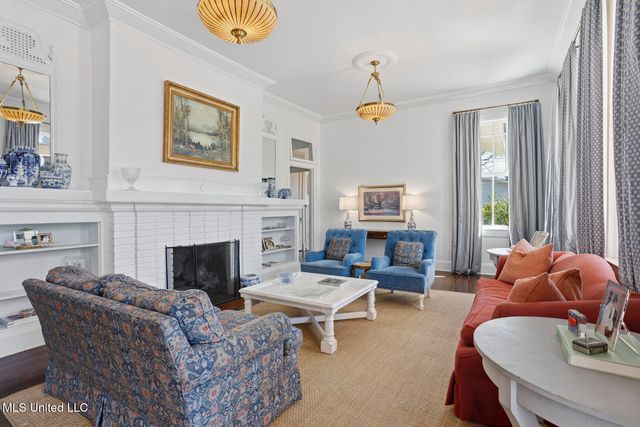 818 Pinehurst Place, Jackson, MS 39202