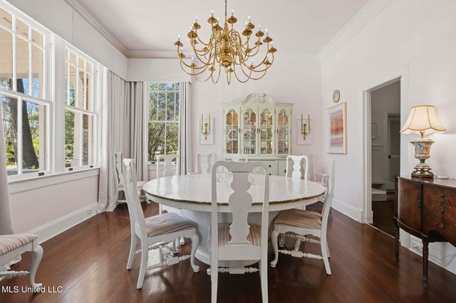 818 Pinehurst Place, Jackson, MS 39202