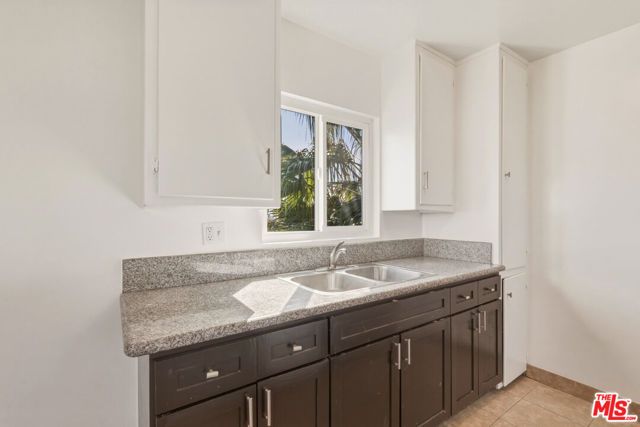 5117 Crenshaw Boulevard 7, Los Angeles, CA 90043