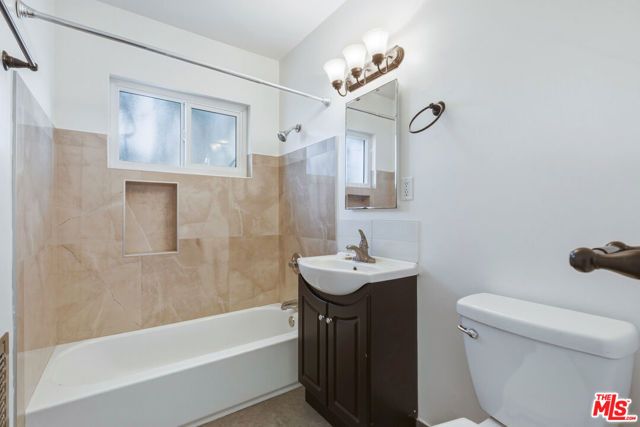 5117 Crenshaw Boulevard 7, Los Angeles, CA 90043